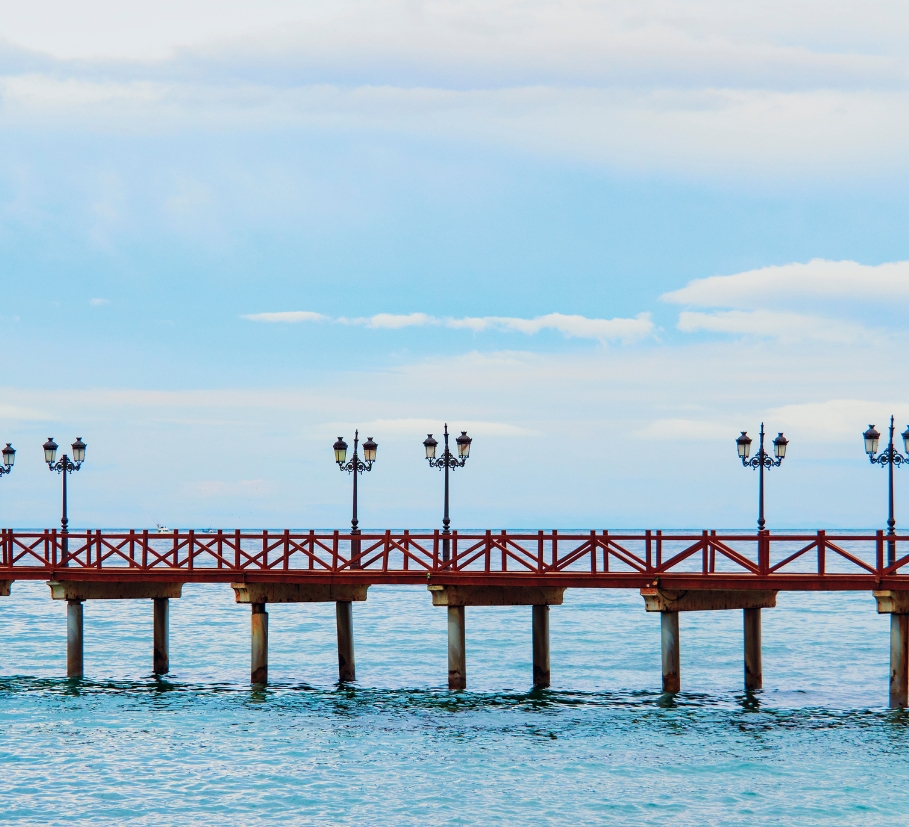 Paseo Marítimo de Marbella junto a los hoteles