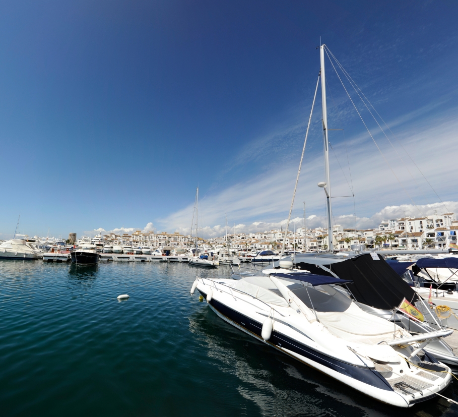 Marina de Puerto Banús con yates